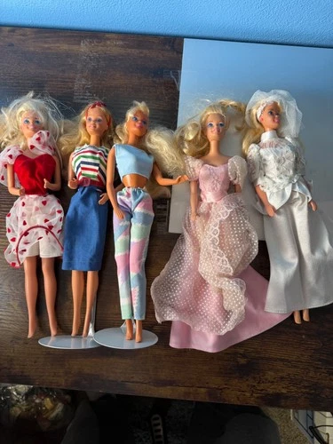Vintage Barbie 80s 90s Figure Lot Barbie 5 Dolls w/ Clothes