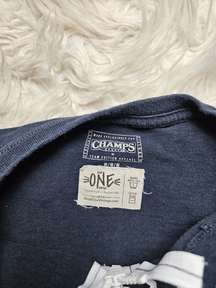 UCONN Huskies Basketball Womens Cropped Full-Zip Graphic T-Shirt Medium READ - Image 4 of 4