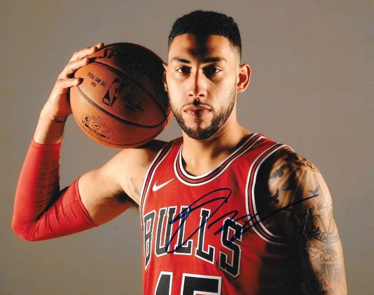 Denzel Valentine signed Chicago Bulls 8x10 photo autographed