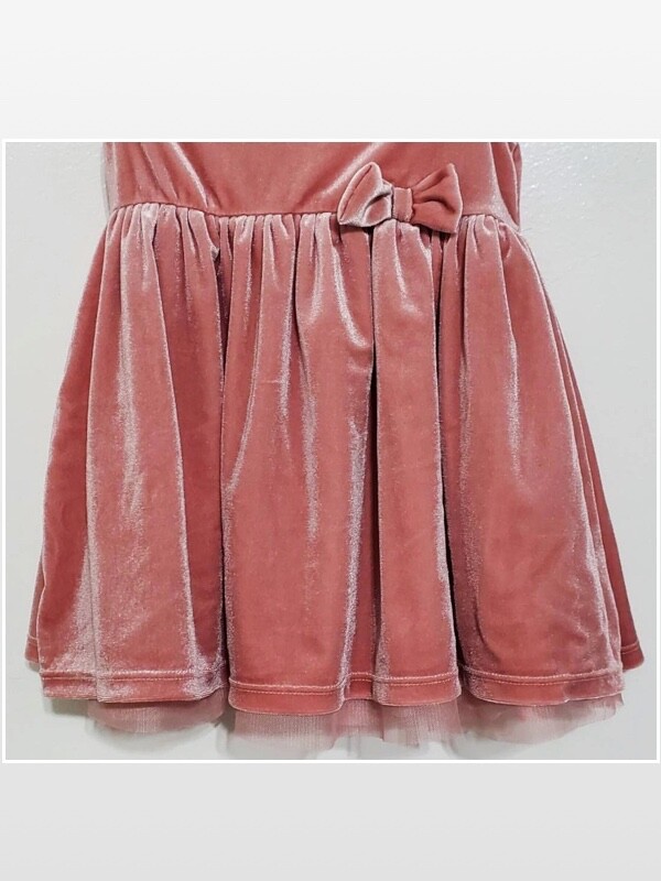 h and m pink velvet dress We've all had that What was I thinking? when I bought this outfit moment! Bought this bright pink H&M x Giambattista Valli dress in a moment of fashion excitement and kept it