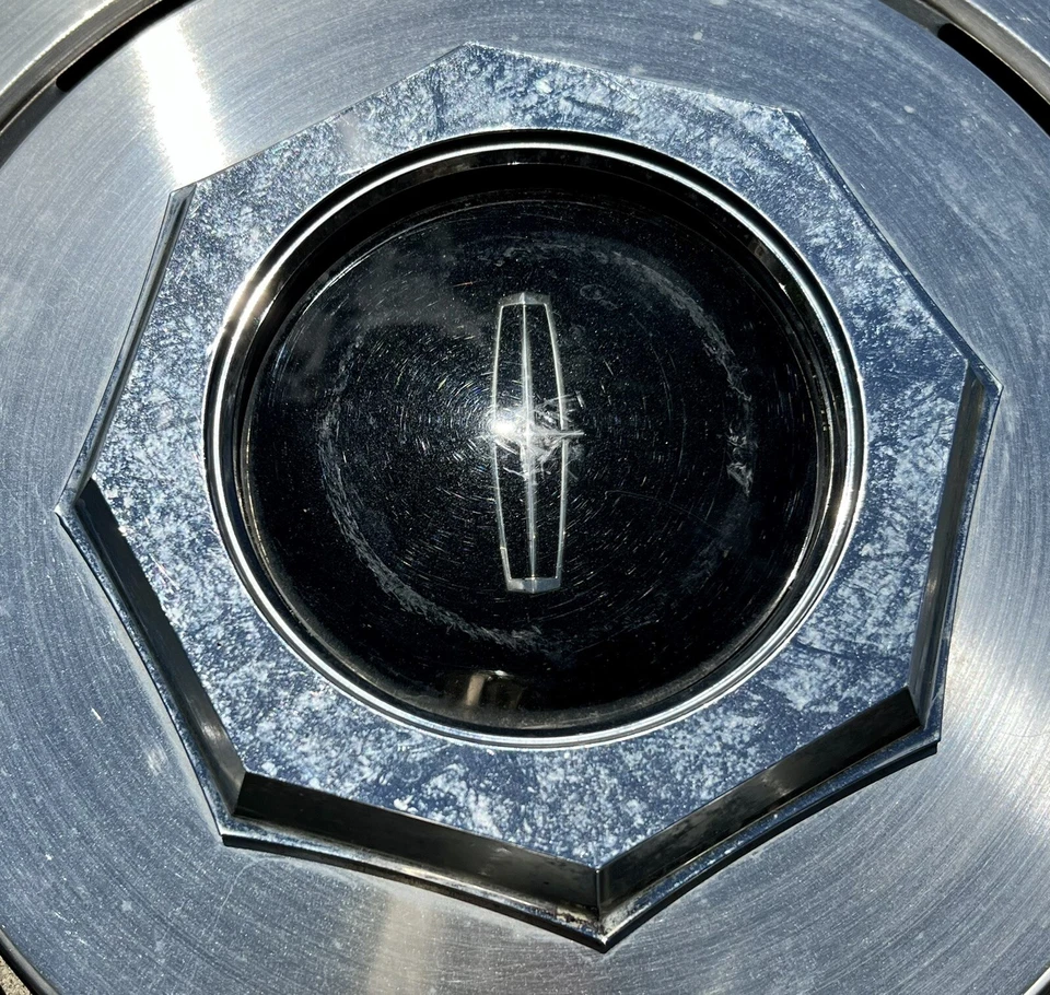 Juego de 4 tapacubos de 15" Lincoln Town Car Mark VI 1980-88 de colección OEM 1980-88 Foto 3 de 4