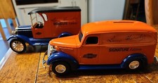 VINTAGE ERTL SIGNATURE SERIES 2 LOUIS CHEVROLET PANEL TRUCKS DIECAST BANKS