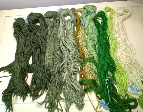 LOT Vtg Paterna, unmarked wool embroidery tapestry 32 inch yarn lengths 2.5 lbs - Picture 5 of 5