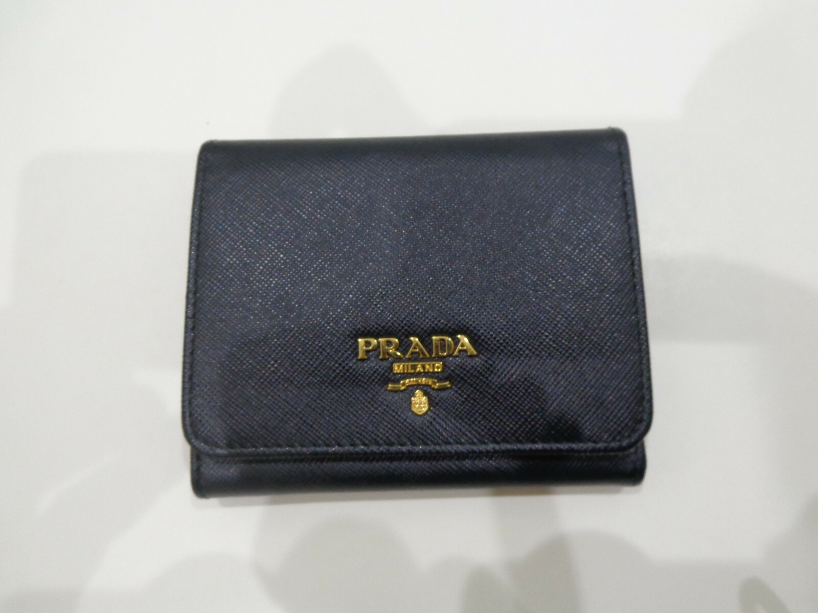 prada women's wallet