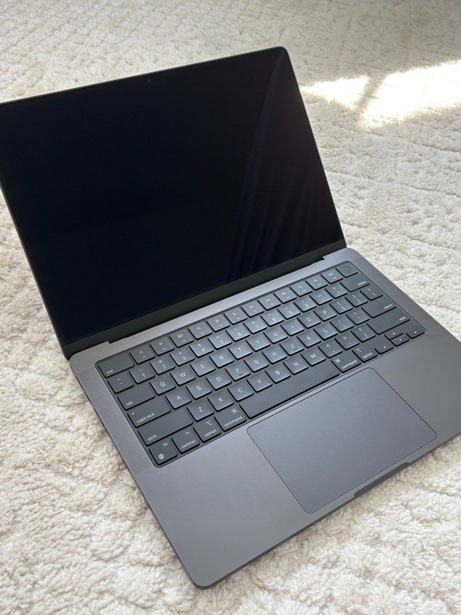 Apple Macbook M3 Pro - space black, 14-in display, 36 gb ram