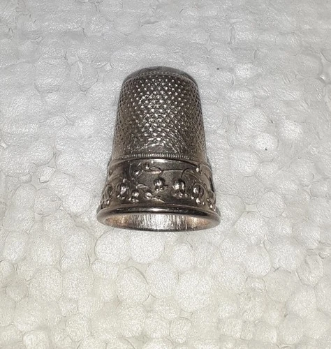 ANTIQUE SOLID SILVER SEAMSTRESS POINCONNE