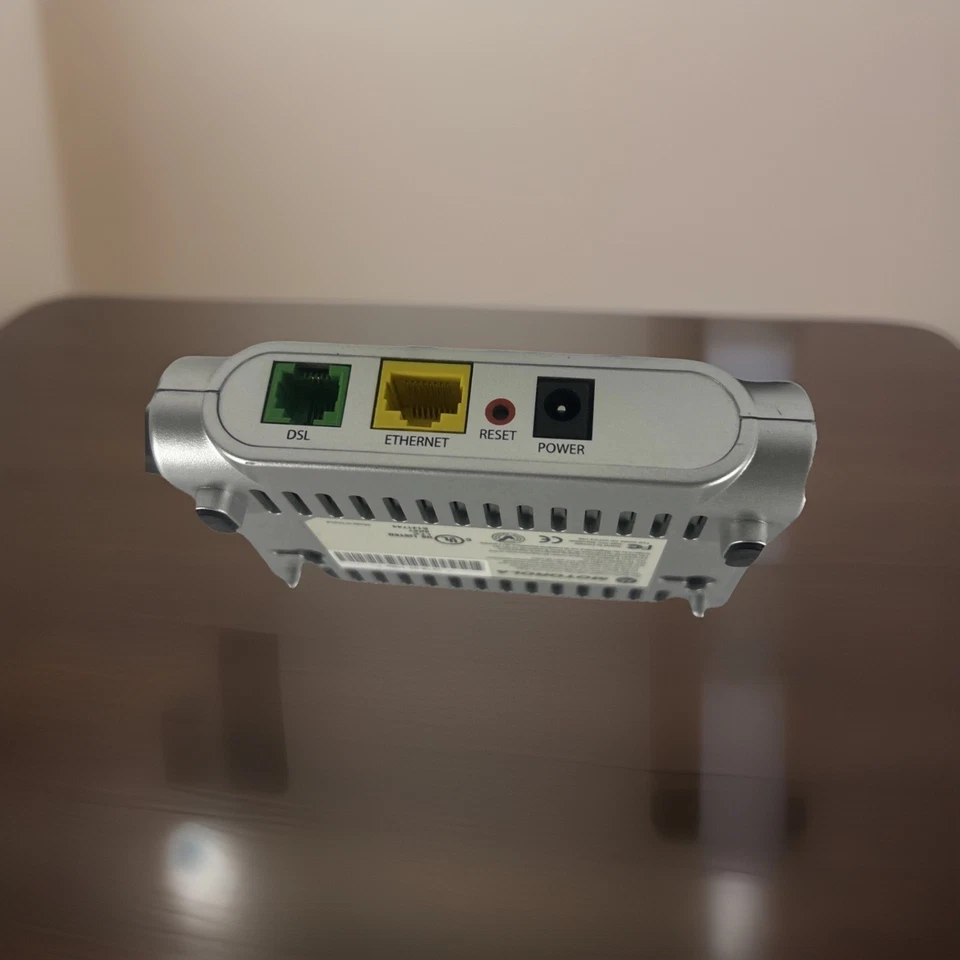 Módem Ethernet Motorola DSL modelo 2210-02-1006 encendido Foto 4 de 4