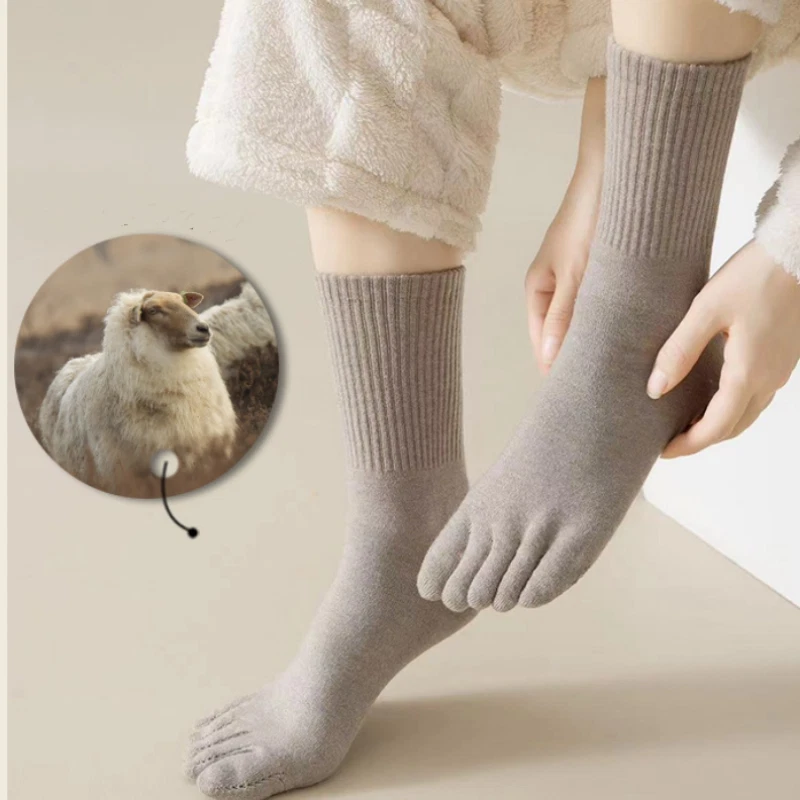 5 pares de calcetines suaves deportivos difusos cálidos gruesos pesados cálidos con punta de cinco dedos para mujer  Foto 2 de 4