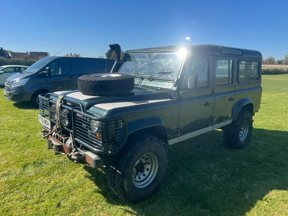 Land Rover Defender 110 300tdi station wagon - Image 4 of 4