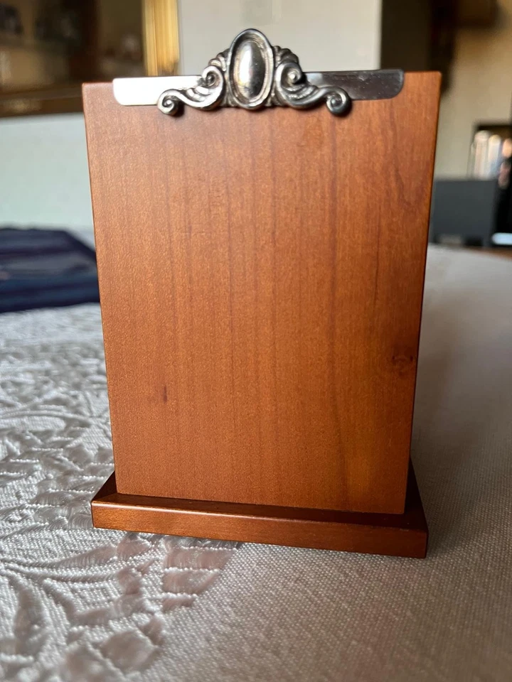 Porta penne adatto a uno studio o casa in legno liscio e argento - Immagine 3 di 4