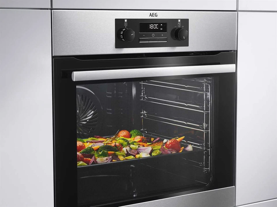 AEG BEB331010M SurroundCook Backofen Edelstahl SafeToTouch Plus MaxiKlasse™ A - Bild 3 von 4