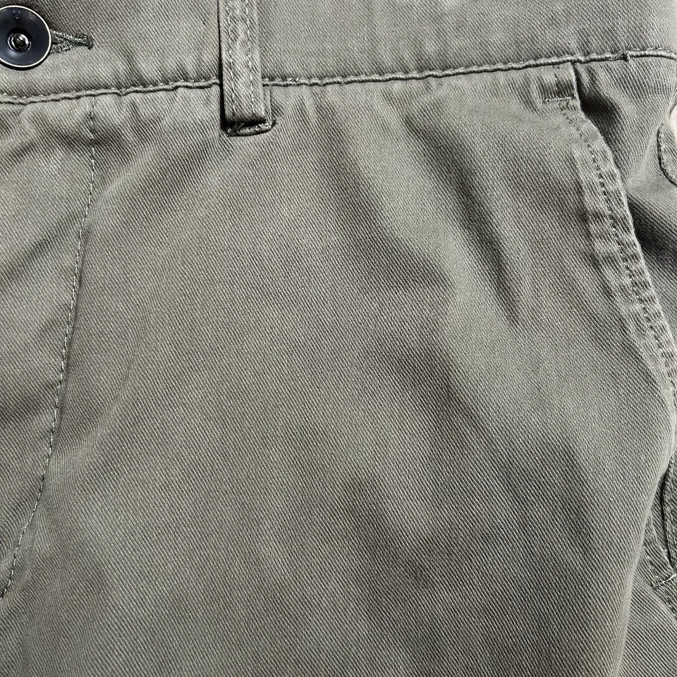 Pantalones cortos cargo Union Bay verde oliva para hombre talla 36 tiro alto entrepierna 11" Foto 3 de 4