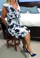 IVANKA TRUMP  White /Blue Flowers Ruffled V-Neck Lined Lightweight Dress Sz 10