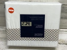 Hudson Park 500TC Geo King Duvet Cover White / Sand (Champagne) New