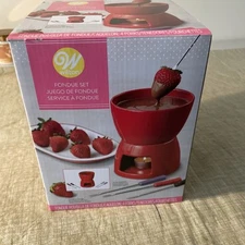 Fondue Set By Wilton. Kit With Dipping Forks.  Chocolate Strawberries! NEW!