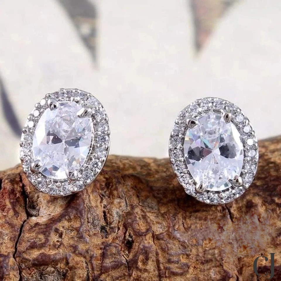 Pendiente de boda con halo de moissanita VVS1 2,50 TCW corte ovalado oro blanco sólido de 14 K Foto 3 de 4