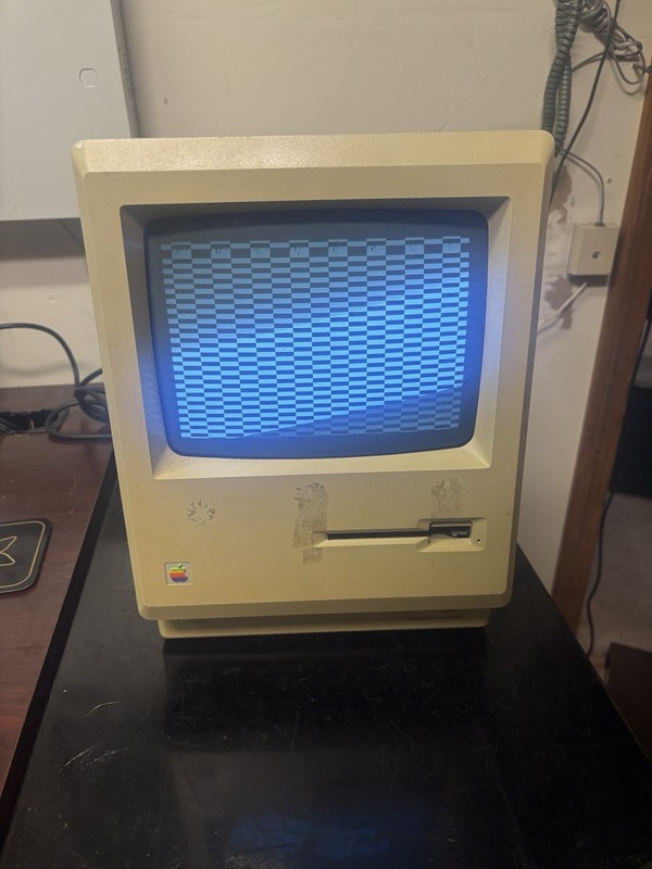 Apple Macintosh 512ke For Parts Or Repair
