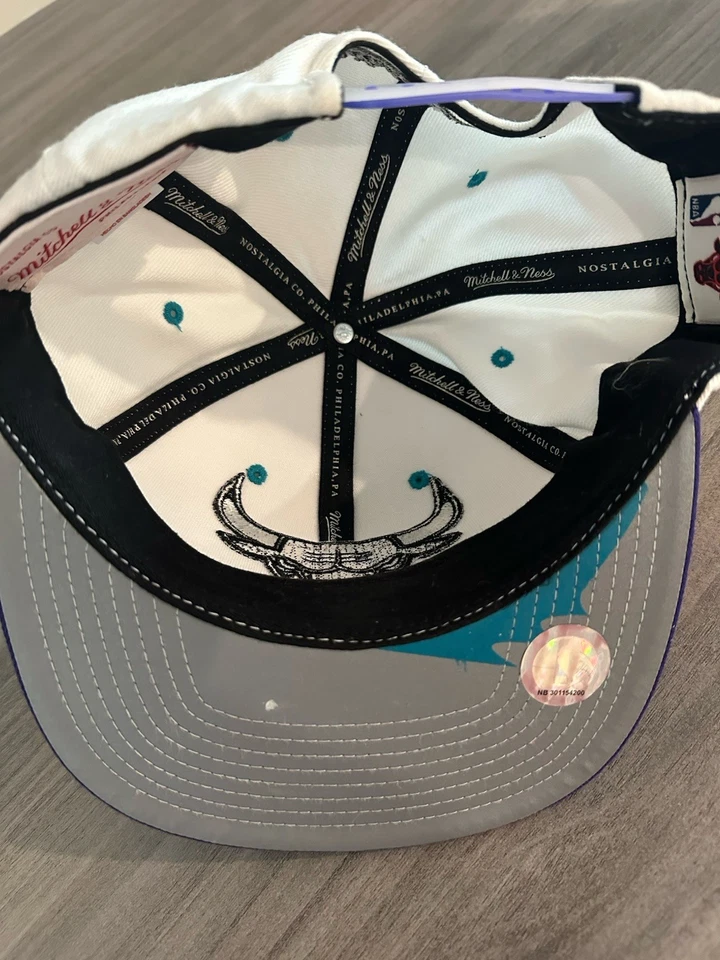 Gorra Mitchell & Ness NBA Chicago Bulls Snapback blanca y púrpura Foto 4 de 4