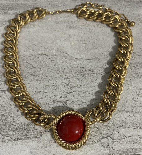 Vintage Trifari Avantgarde Halskette goldfarben Kette rot Anhänger Landebahn - Bild 2 von 6
