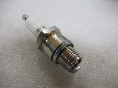 SP8 NGK B7HS Standard Spark Plug 5110 OEM New Factory Boat Parts