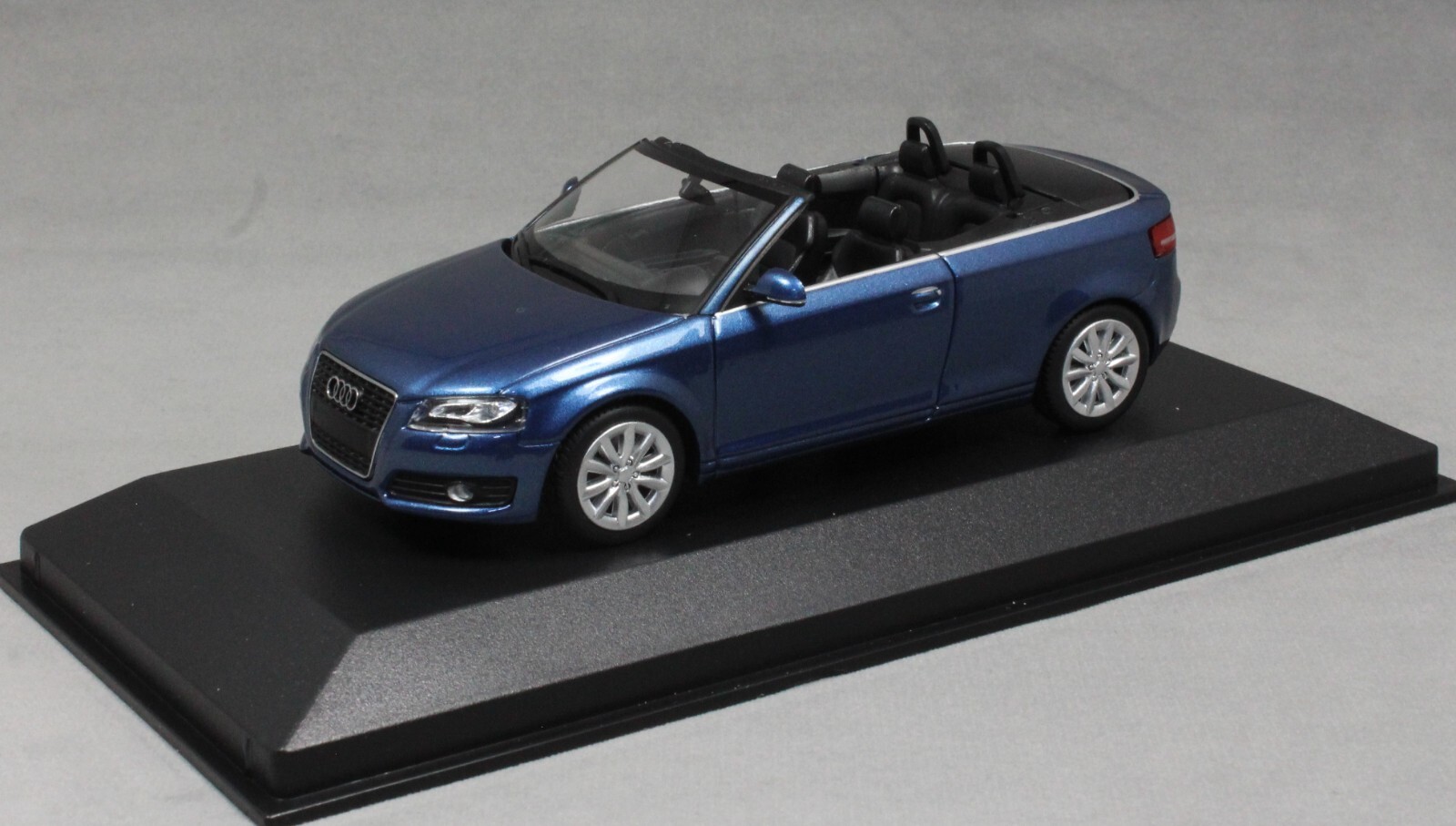Minichamps Maxichamps Audi A3 Cabriolet in Blue Metallic 2007 940017131 1/43 NEW