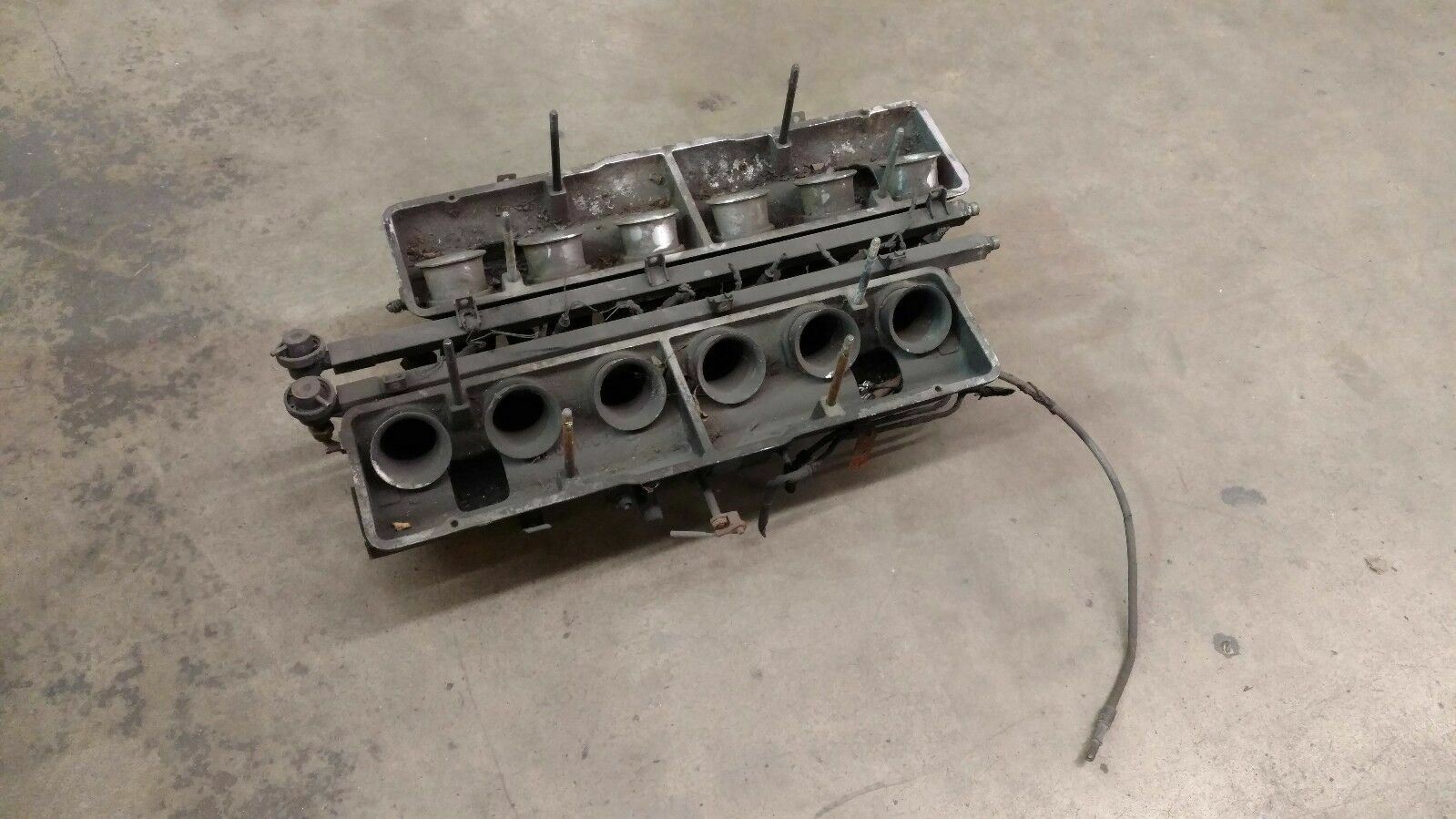LAMBORGHINI MURCIELAGO LOWER INTAKE MANIFOLD OEM 490147001