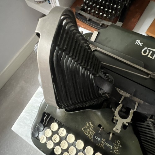 Vintage Oliver 10 Typewriter With Excellent Decals - Picture 13 of 13