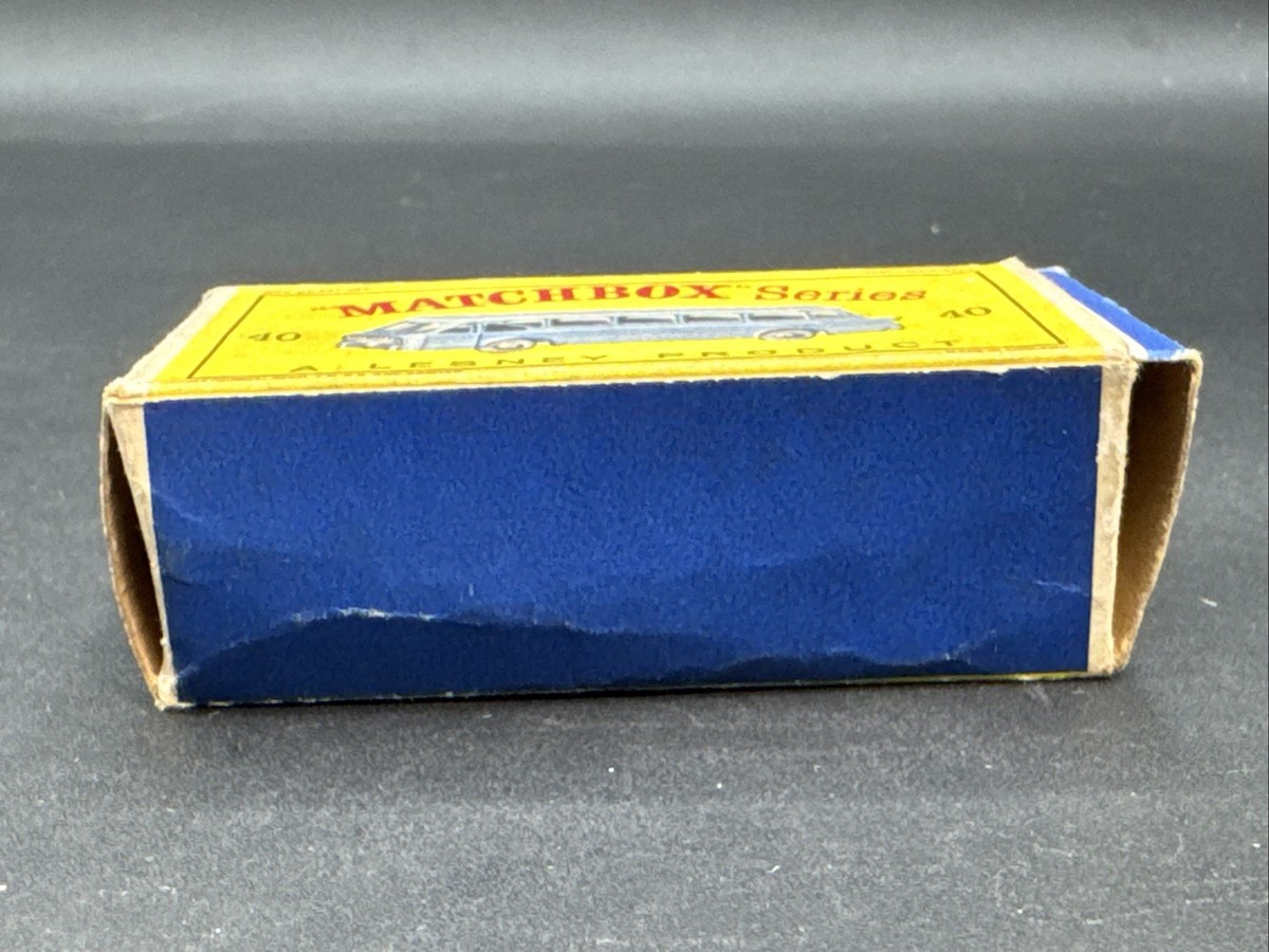 Vintage Lesney Matchbox #40 LONG DISTANCE COACH LIGHT BLUE