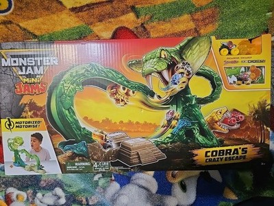 Monster Jam Mini Jams, Cobra s Crazy Escape 28  Motorized Playset, 2 Exclusive