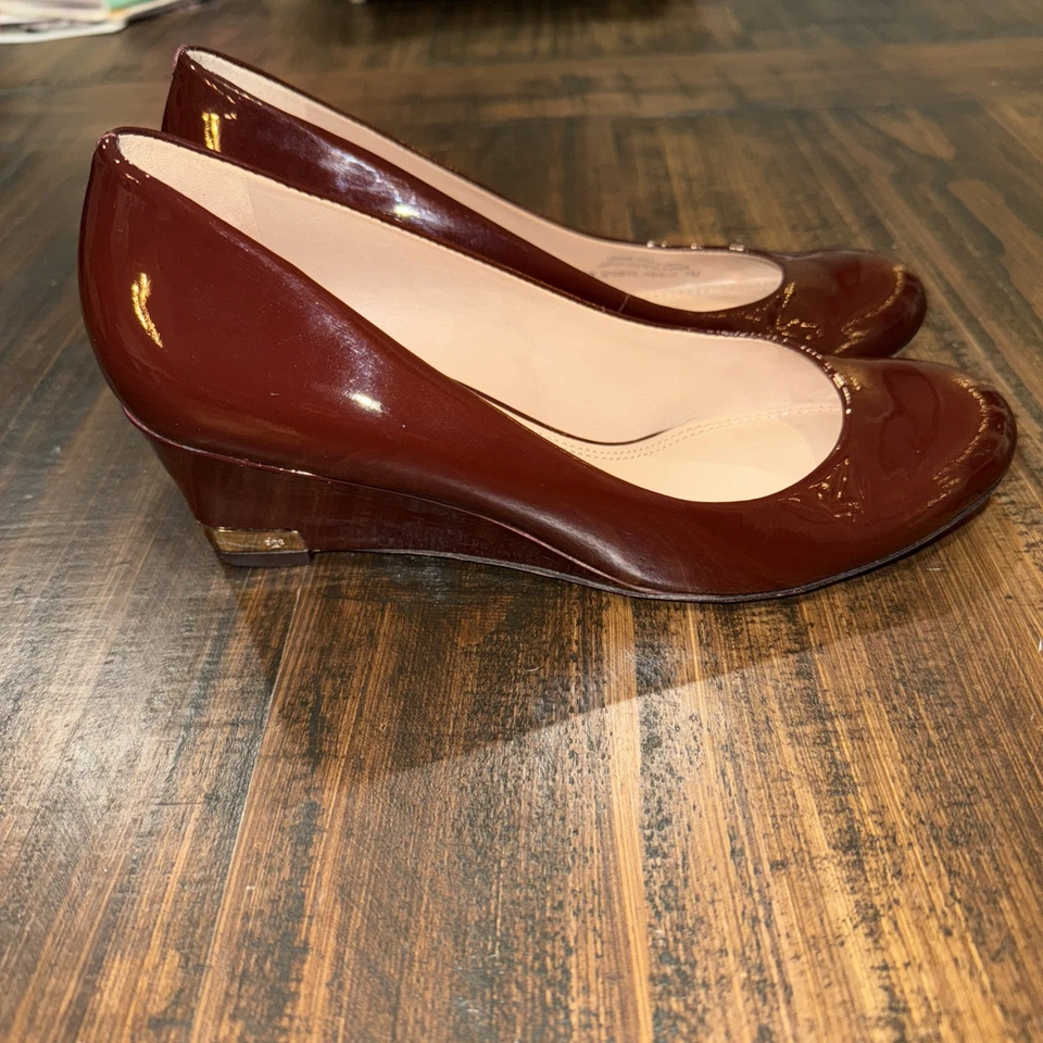 Tory Burch Sz 7 Maroon Leather Astoria Wedge Pump - Image 3 of 4
