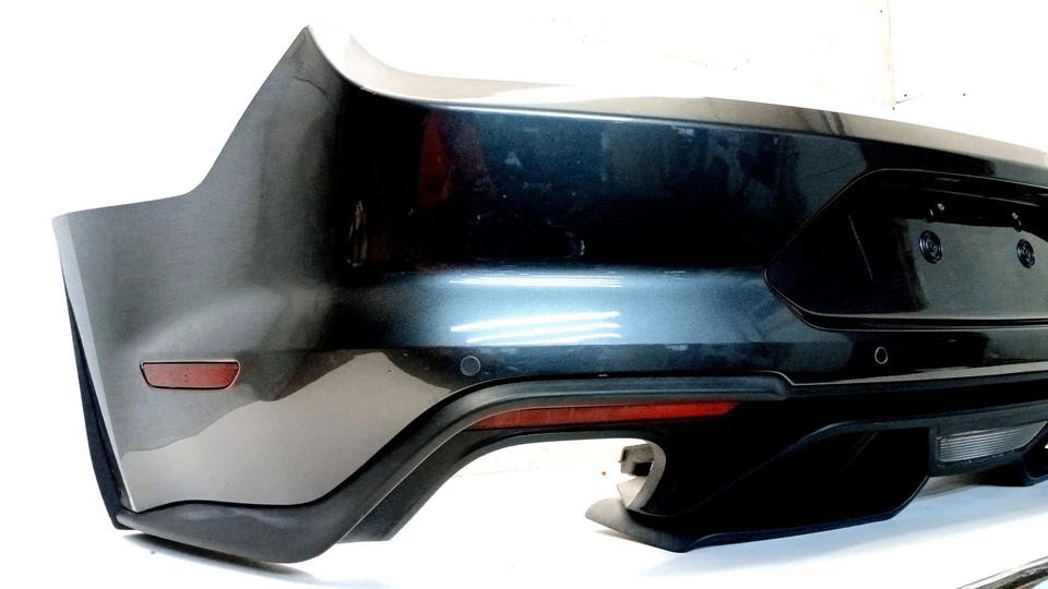💚 Cubierta de parachoques trasero Ford Mustang GT 2018-2023 OEM GRIS OEM Foto 3 de 4
