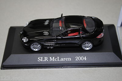 Fahrzeugmodell eines Mercedes Benz SLR Mc Laren (C199) 2004 schwarz Vitrine