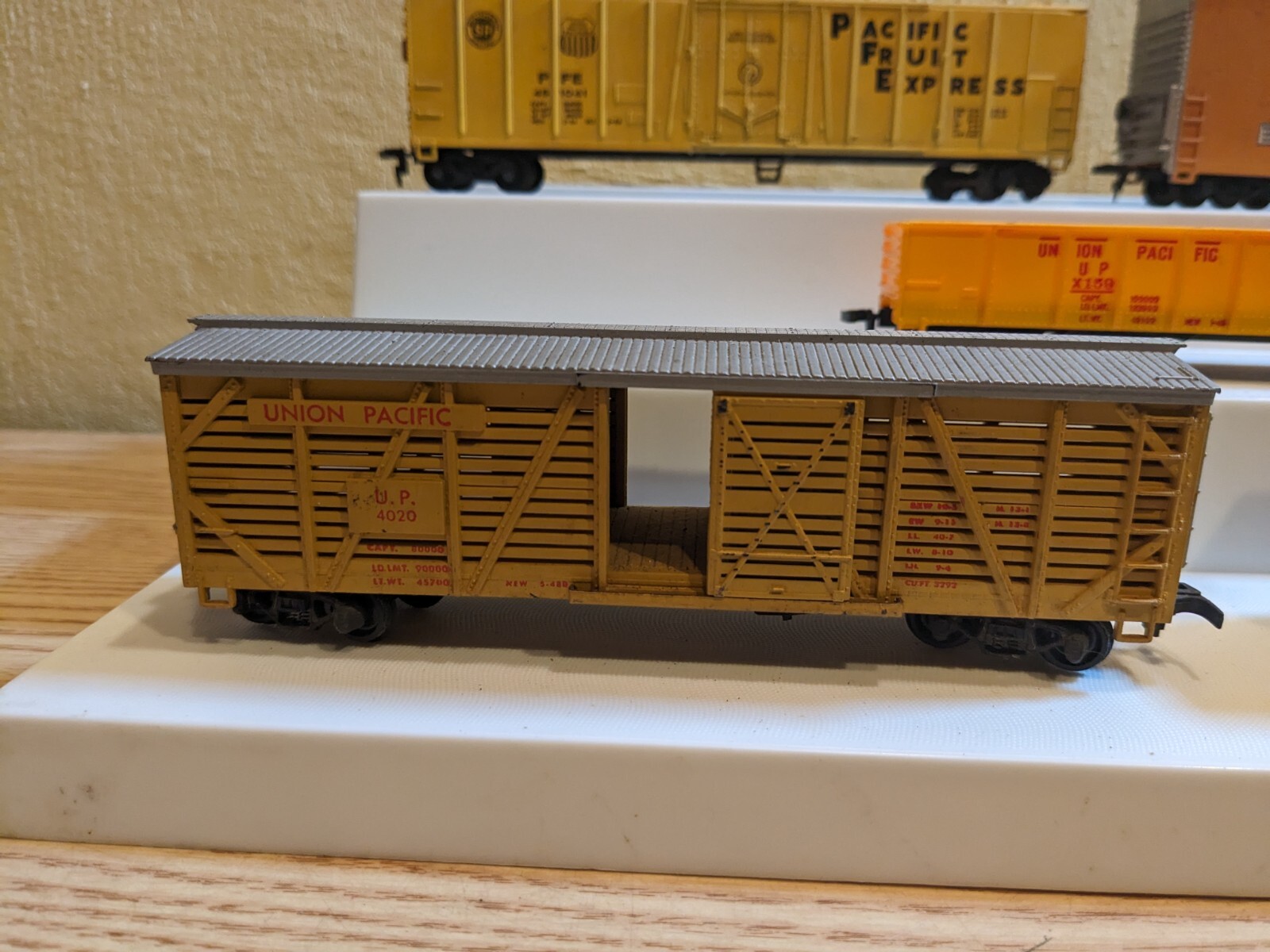 HO Scale 8 Union Pacific Freight Cars eBay