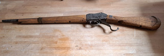 Antikes Unterhebel‑Repetiergewehr (Lever Action) – Scheunenfund – Deko