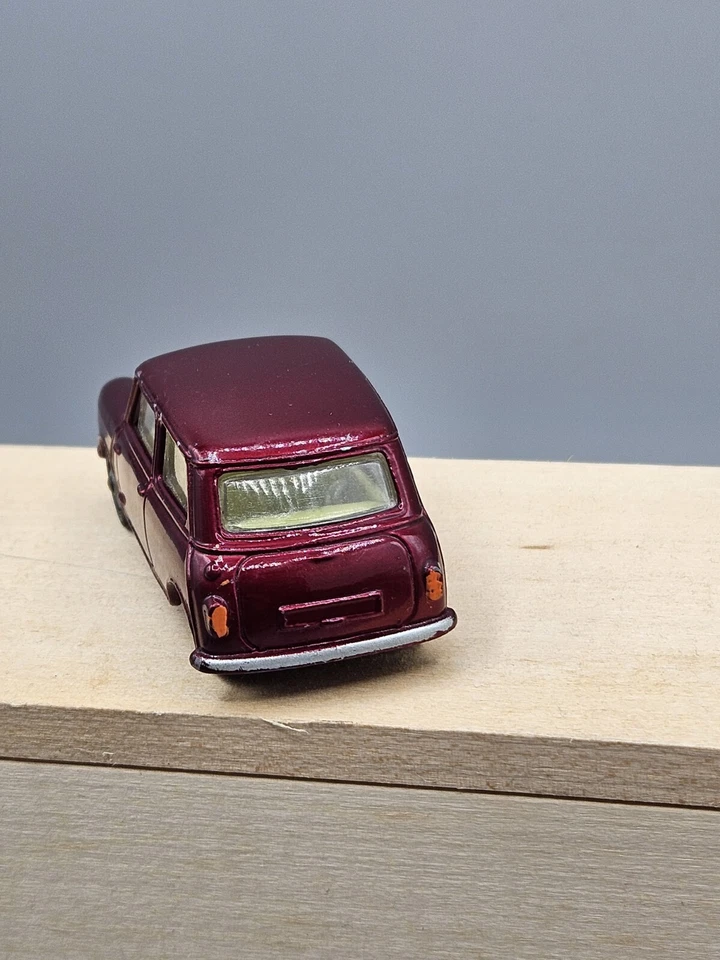 Juguetes Corgi vintage #226 MORRIS MINI MINOR en granate con interior amarillo Foto 4 de 4