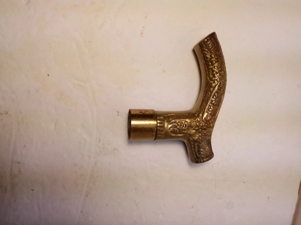 Antiguo bastón de LATÓN MANIJA topper CAÑA grabado CUERNO SINTÉTICO asta vintage Foto 2 de 4