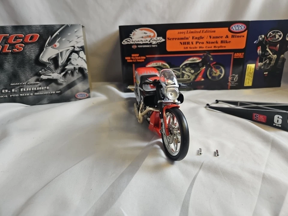G T Tungler Screamin Eagle Vance & Hines NHRA Pro Stock Bike 1:9 Die Cast #BBYC - Image 4 of 4