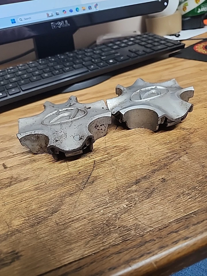 Tapa central Hyundai Accent 2012-2014 usada OEM 529601R500 70817 Foto 2 de 4