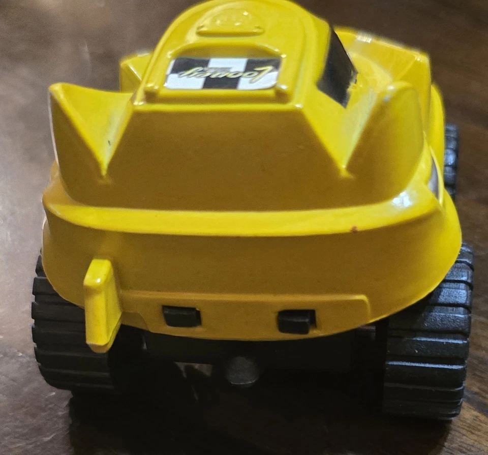 3½" Looney Tunes Tweety Bugs Bunny Daffy Duck Yellow Car Collectible Plastic Toy - Image 4 of 4