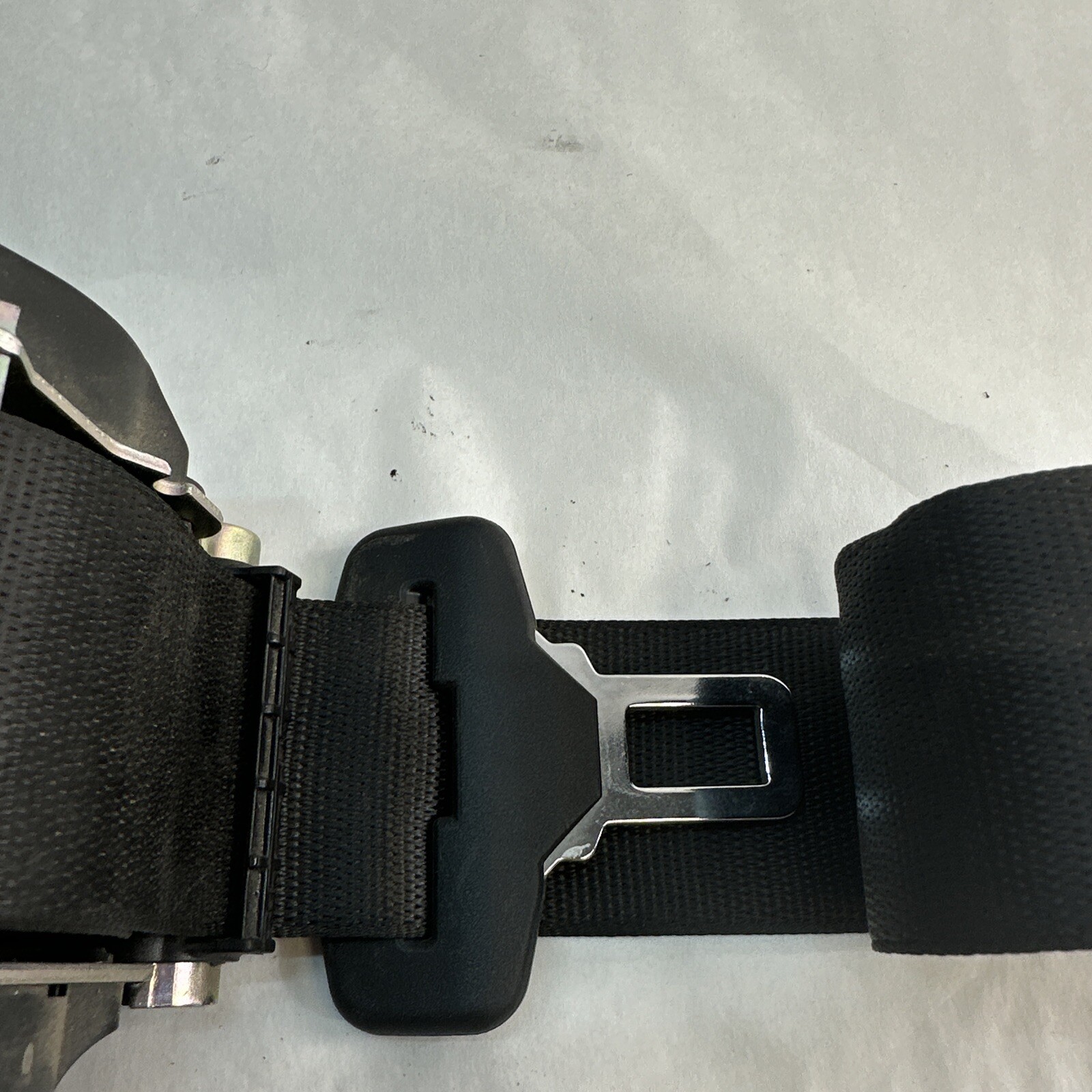 2014 - 2021 MASERATI GHIBLI REAR RIGHT SIDE  RETRACTOR OEM 6700174370