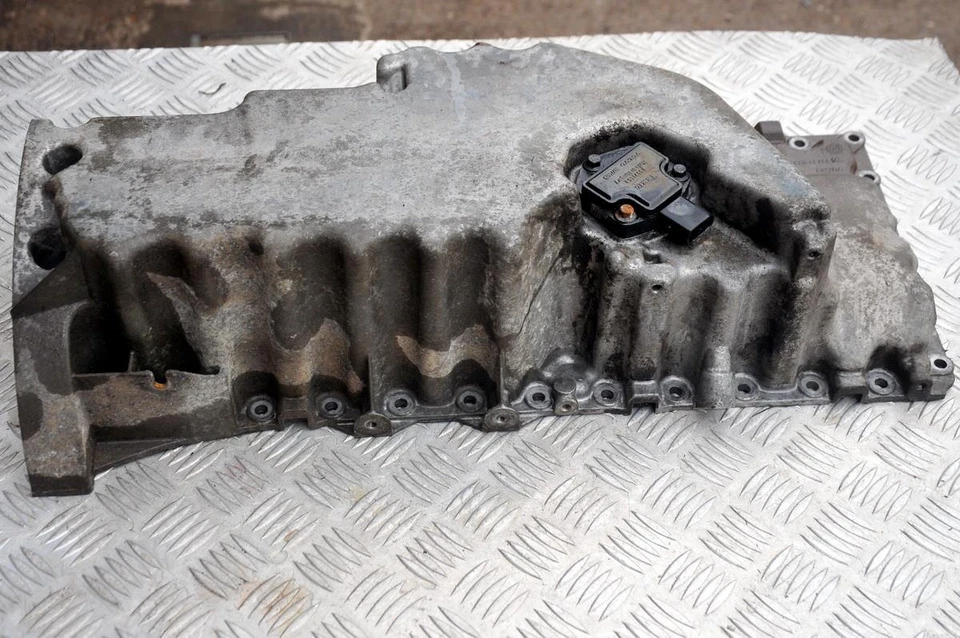 Land Rover Freelander 2 3.2 I6 petrol 171KW oil sump 6G9N-6C798-AE - Image 3 of 4