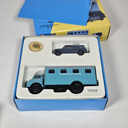 CORGI CLASSICS 1:50 & 1:43 THAMES VALLEY POLICE SET BEDFORD & MINI VAN 08006 Box - Picture 7 of 10