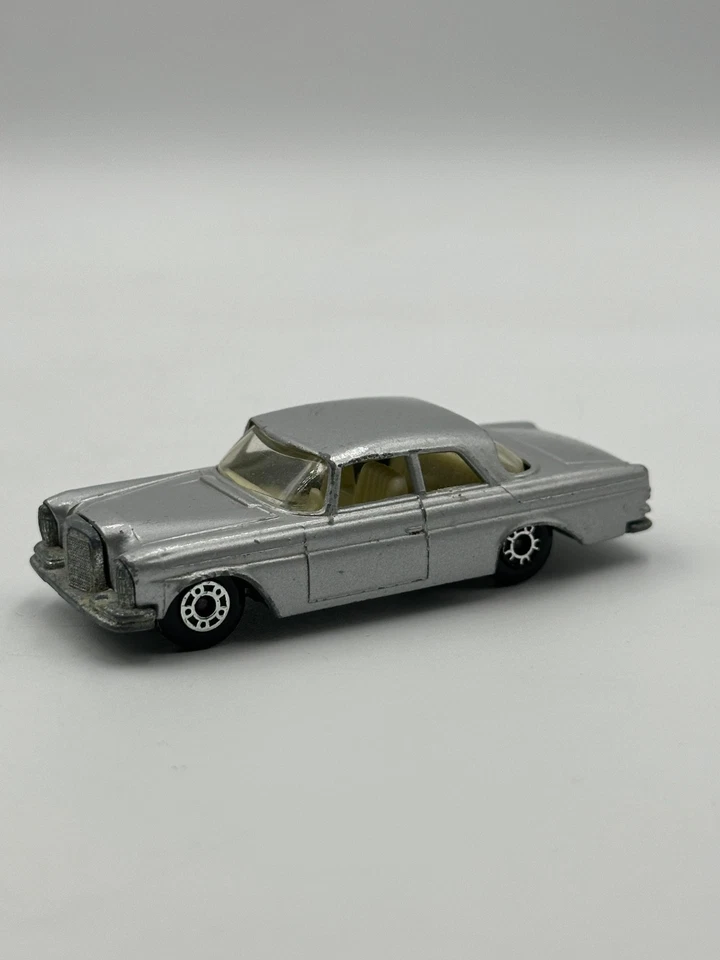 Matchbox Lesney Series MERCEDES 300 SE Coupe Superfast - Image 2 of 4