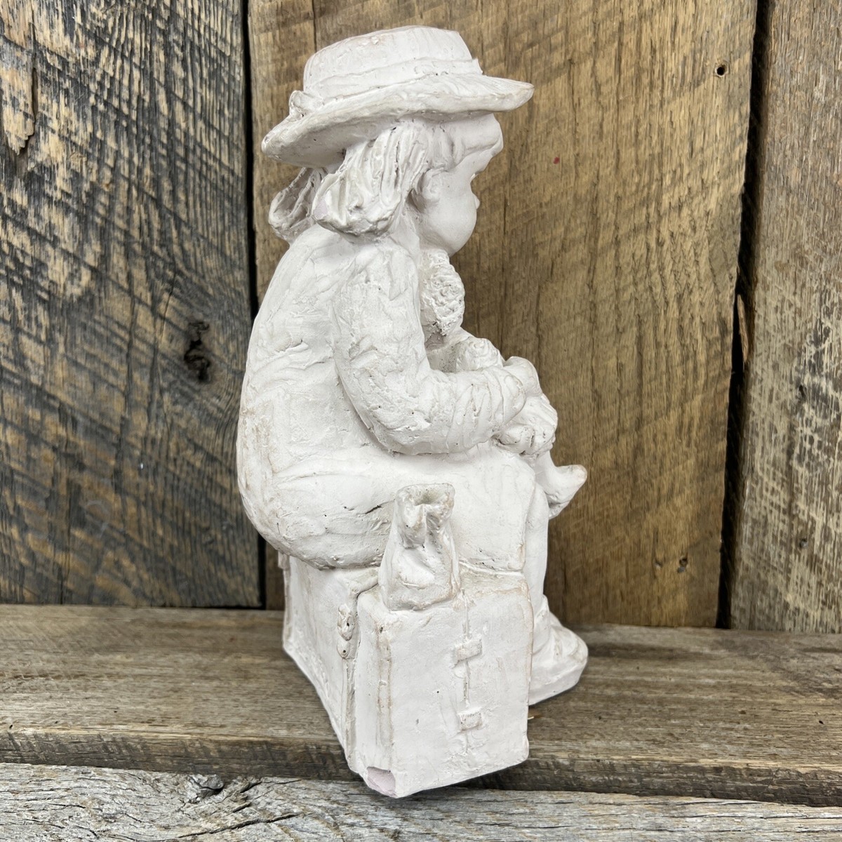 AUSTIN PROD 1984 SCULPTURE STATUE BRIGHT EYES HOLDING DOLL