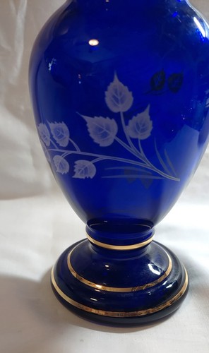 BOHEMIAN Art Glass, Countess Collection - Cobalt Blue Vase- Etched & 24K Gold - Picture 5 of 7