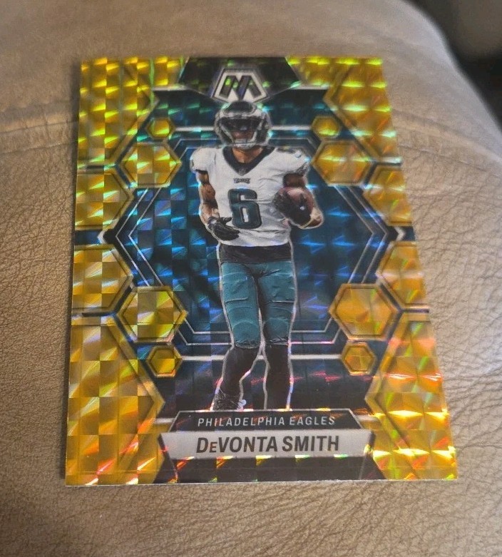 2023 Panini Mosaic DeVonta Smith Reactive Yellow Prizm #194 Philadelphia Eagles