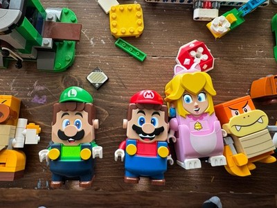LEGO Super Mario HUGE Lot   Mario Luigi Peach Figures Characters & Course Pieces