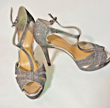 GIANNI BINI SILVER GLITTER PLATFORM 5" HEELS, T-STRAP DESIGN