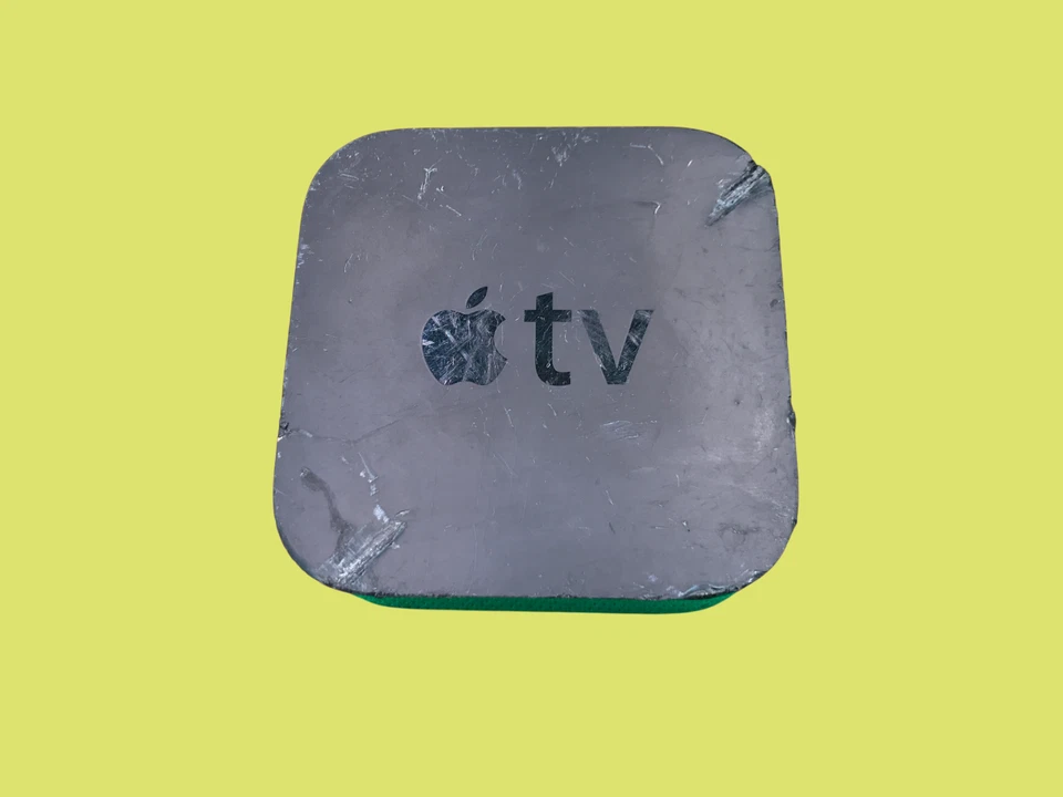 Apple TV 4. Gen HD Media Streamer A1625 + Fernbedienung, gebraucht, zerkratzter Zustand - Bild 2 von 4