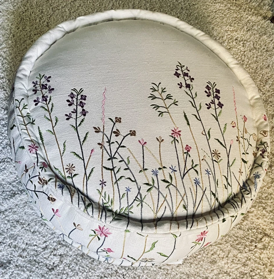 NWT Round Embroidered Country French Floor Pouf/Floor Seating Meditation Cushion - Image 4 of 4
